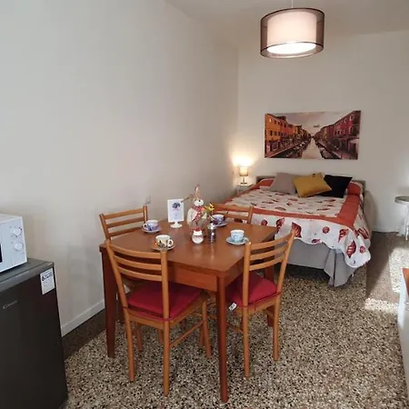 Your Way In Venice *