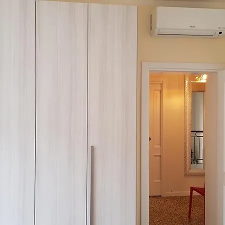 Your Way In Venice Apartment