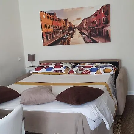 Your Way In Venice شقة